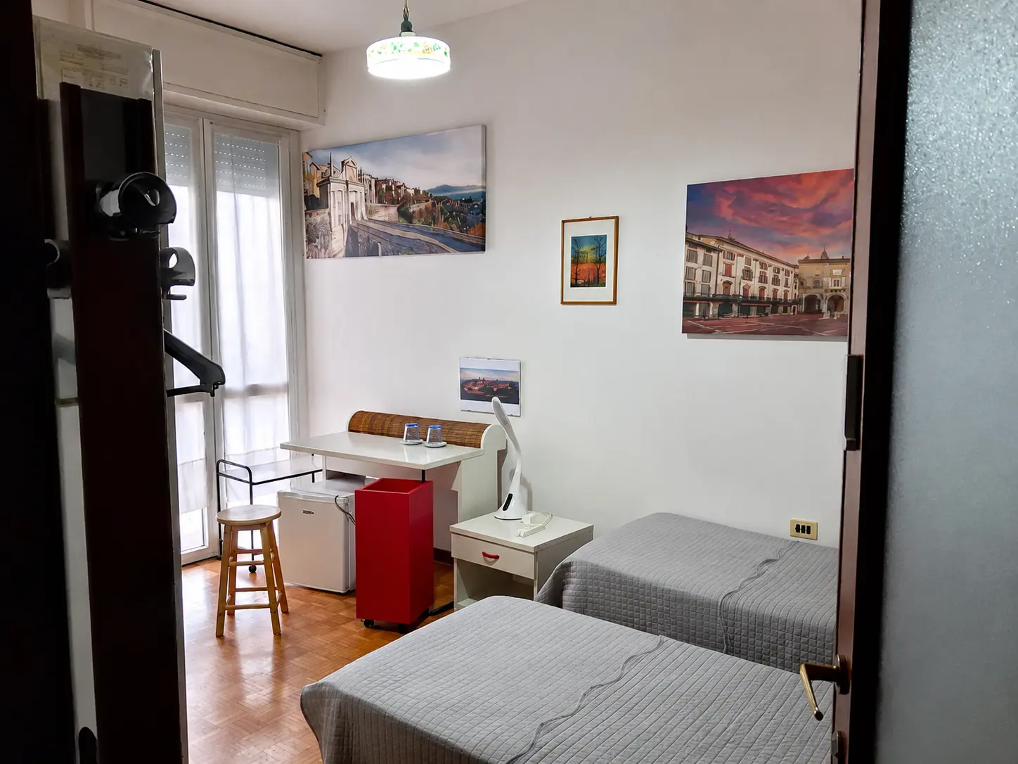 Room with two single beds