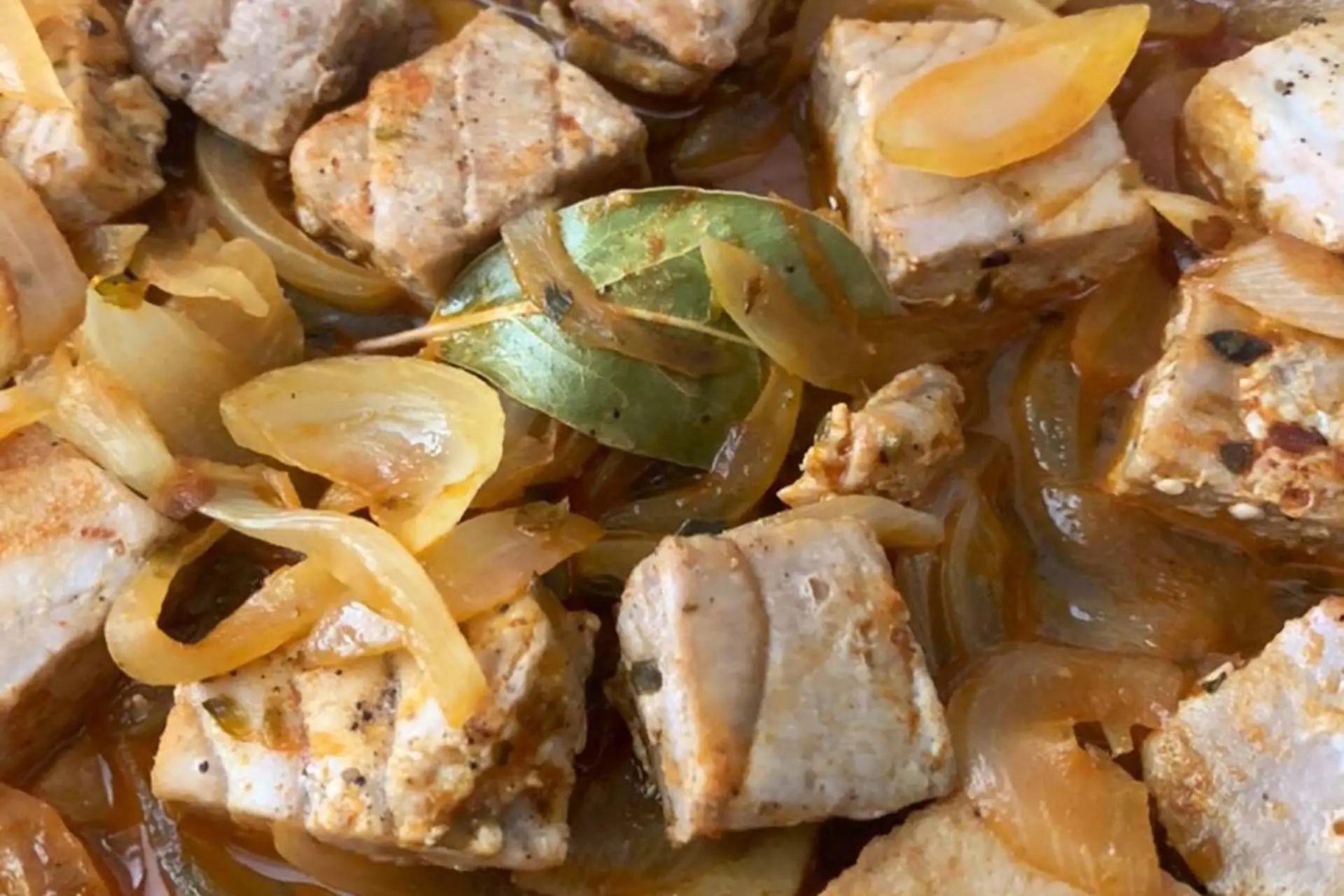 Atún encebollado de la abuela: la receta que no sale en ningún libro